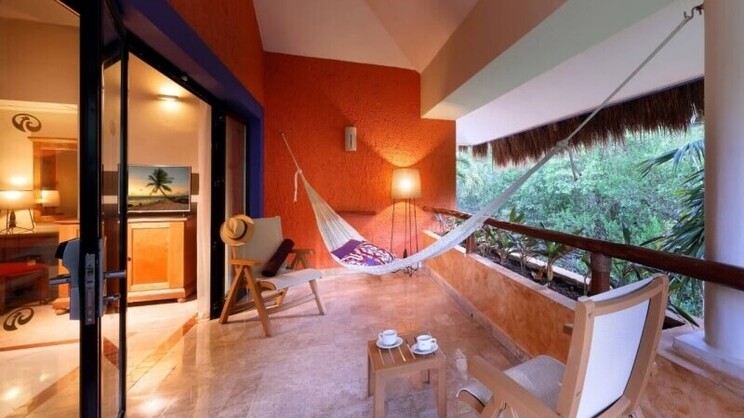 Romance Villa Suite Poolside